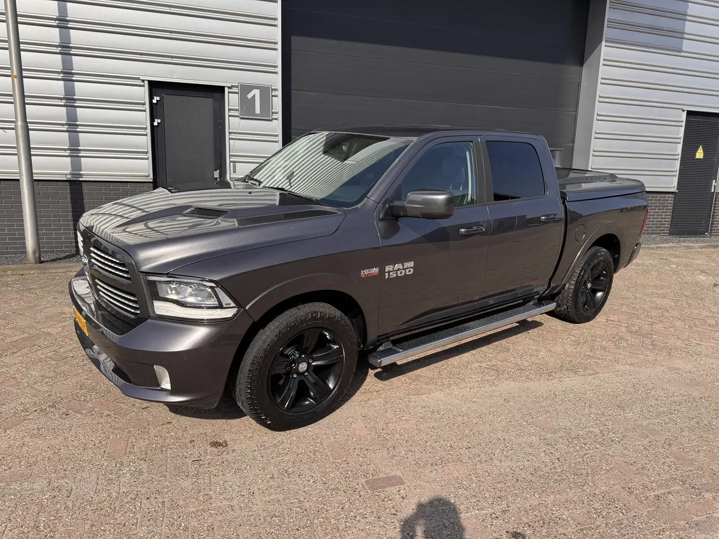 Dodge RAM laramie Gris - 1