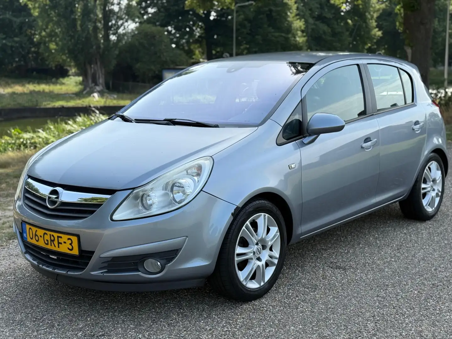 Opel Corsa 1.4-16V Cosmo|Airco|5 deurs|Parkeersensoren Grey - 2