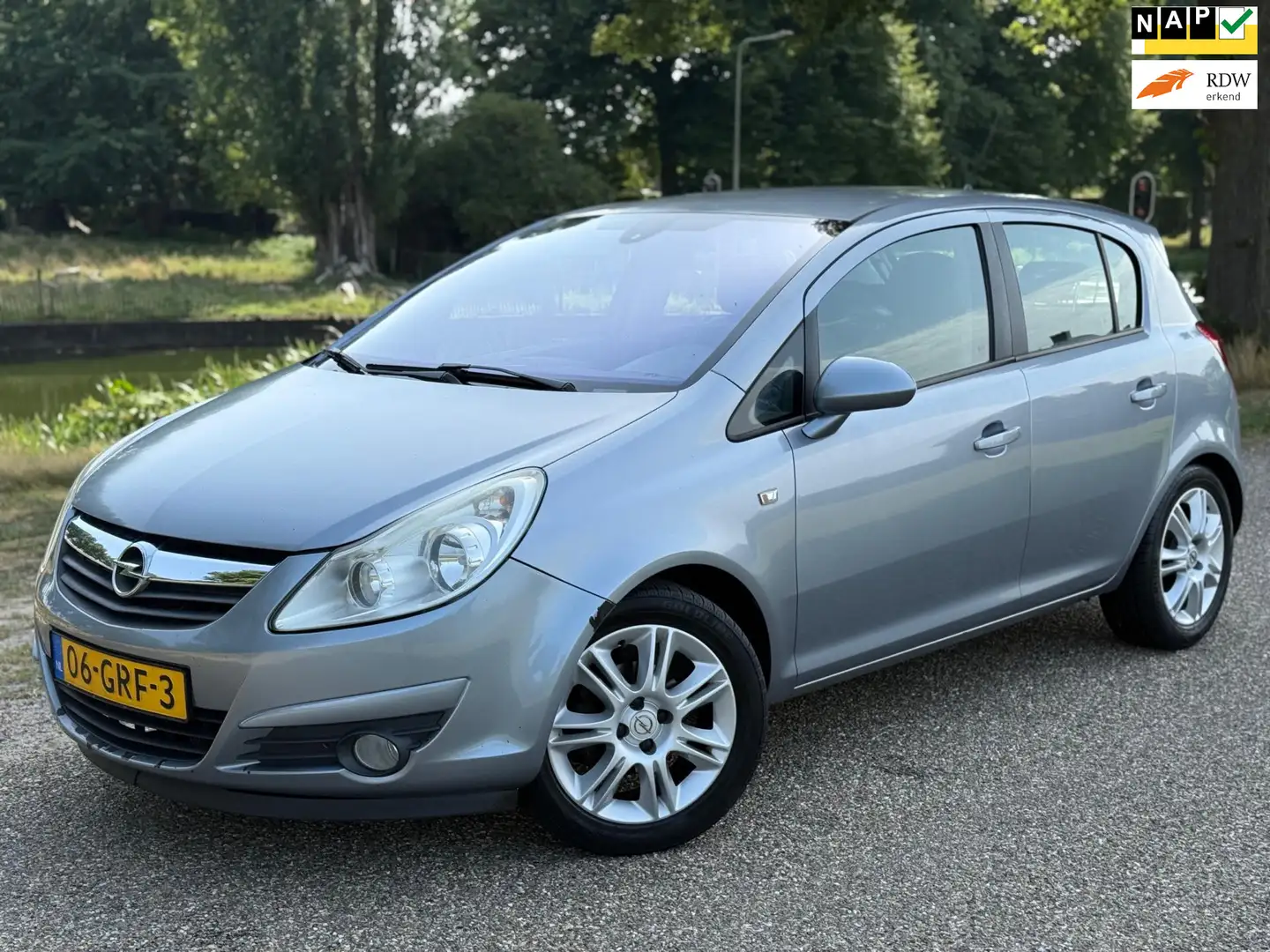 Opel Corsa 1.4-16V Cosmo|Airco|5 deurs|Parkeersensoren Grey - 1