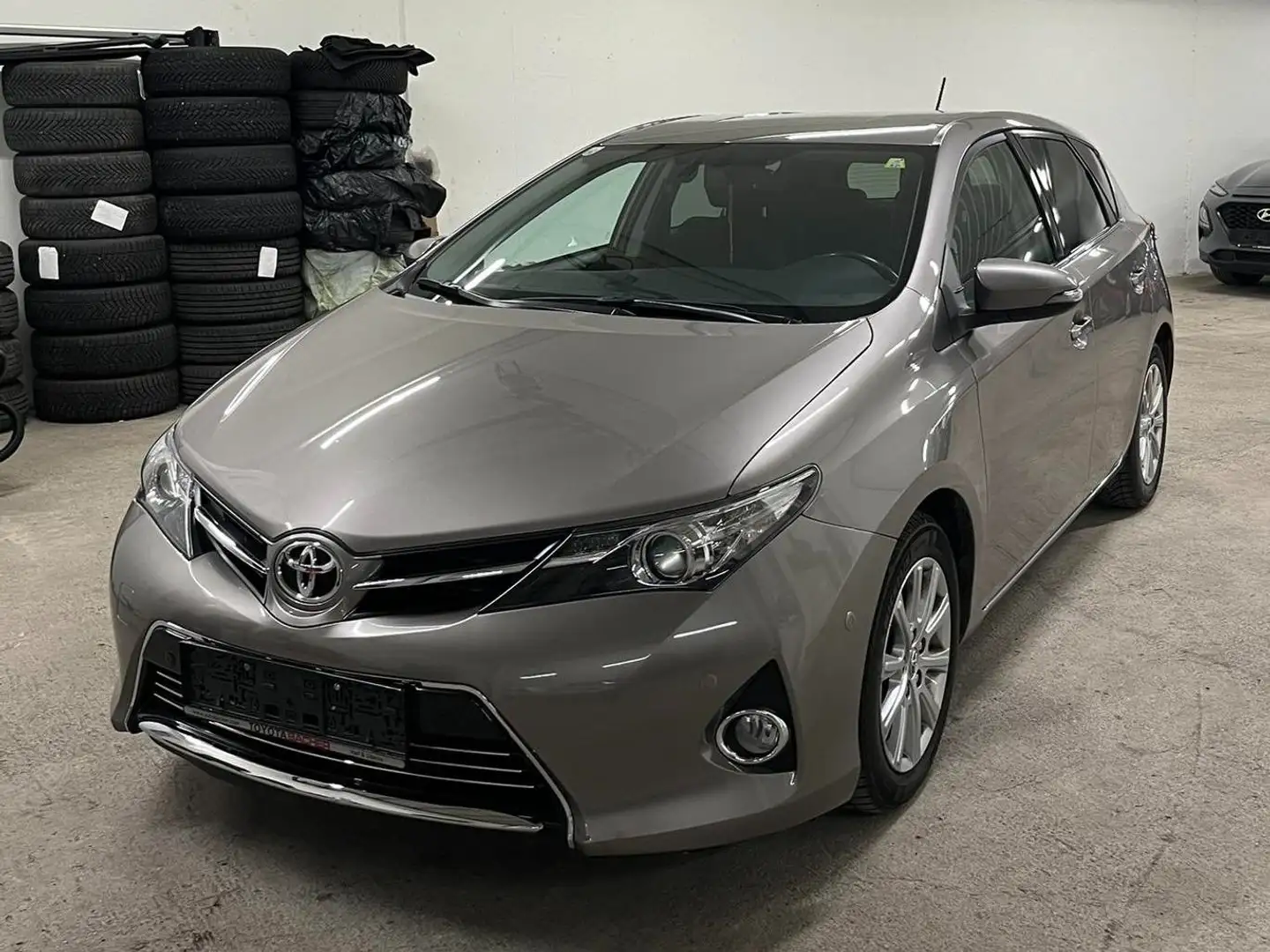 Toyota Auris START Edition Hnědá - 1