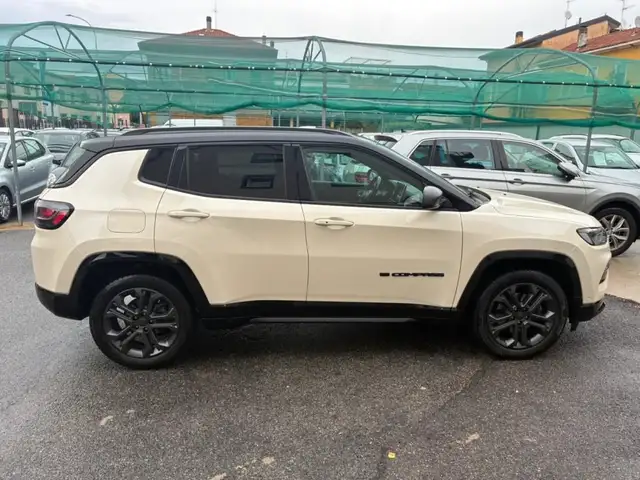 Jeep Compass view 3