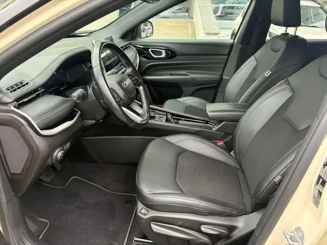 Jeep Compass view 13