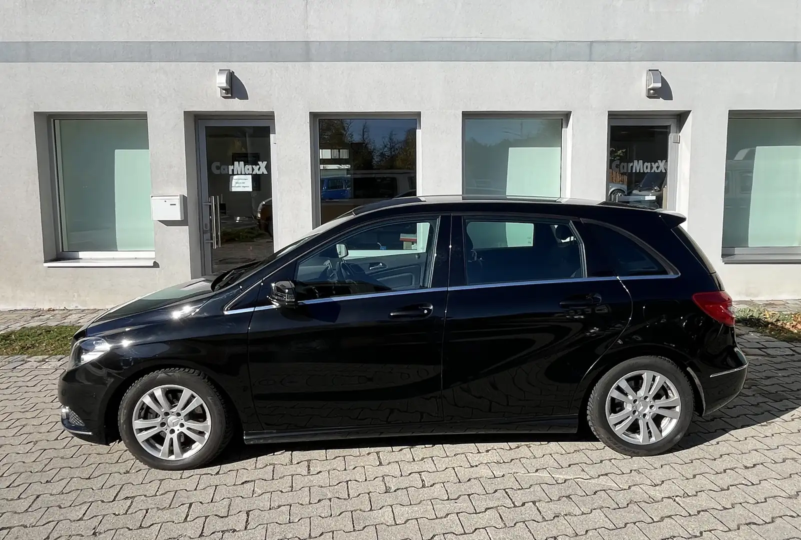 Mercedes-Benz B 180 B 180 - W246 Benzin, Erstbesitz, Klimaautomatik Noir - 2