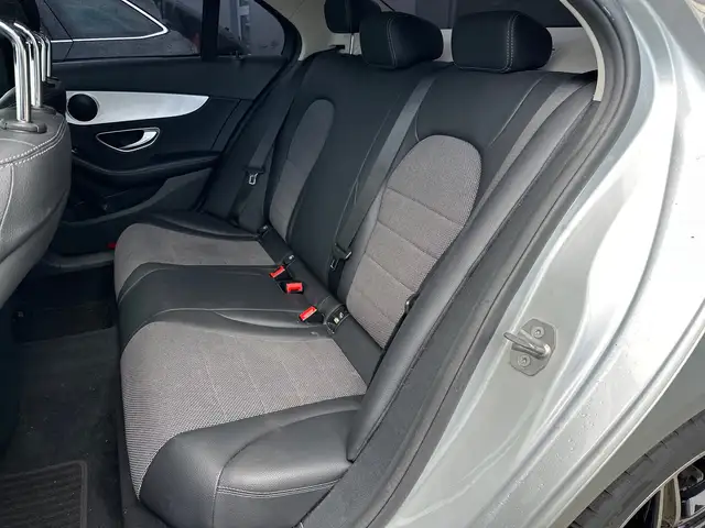 Mercedes-Benz C-Class view 9