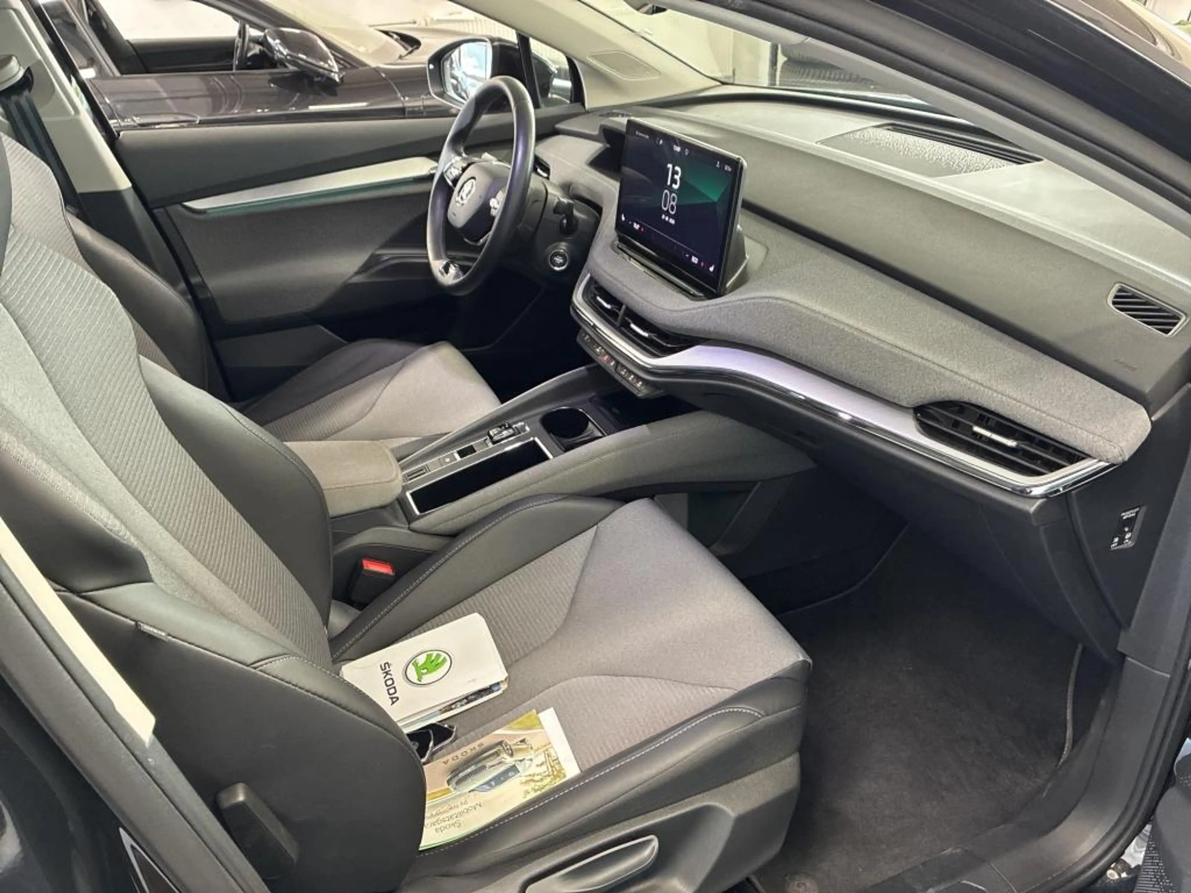 Skoda Enyaq iV 62kWh LOFT +AHK +RKAM +LED +NAVI +ACC +LM +SHZ — photo 8