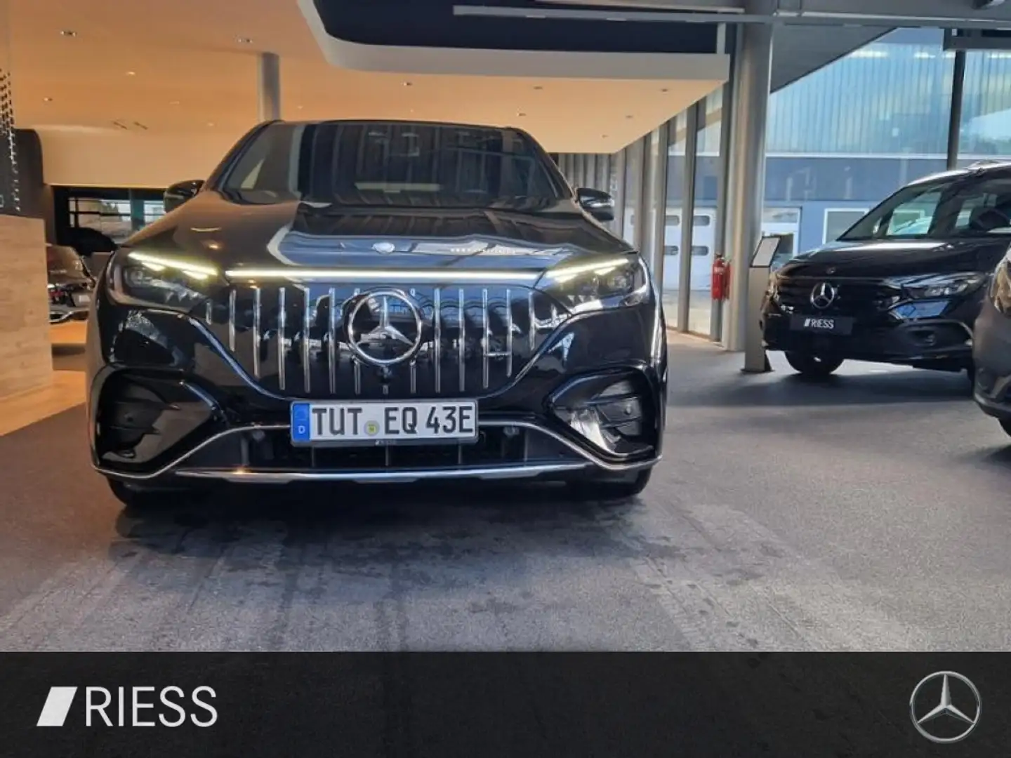 Mercedes-Benz EQE 43 AMG  4M SUV PANO+AIRMATIC+360°+HANDS-FREE+ Schwarz - 2