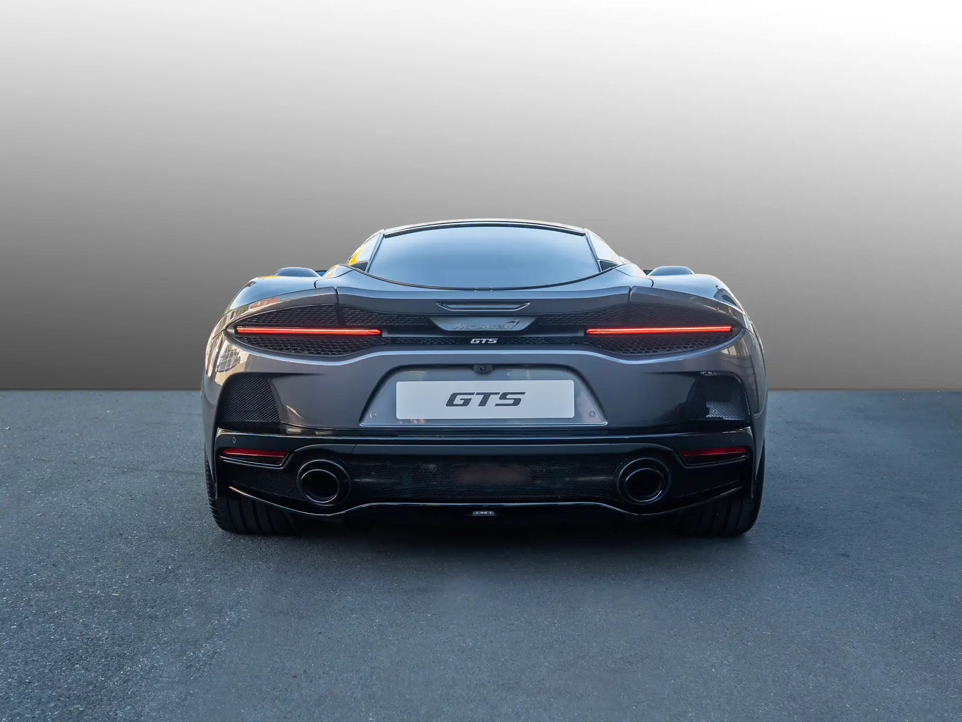 맥라렌 GTS 2025 건메탈 사진 5