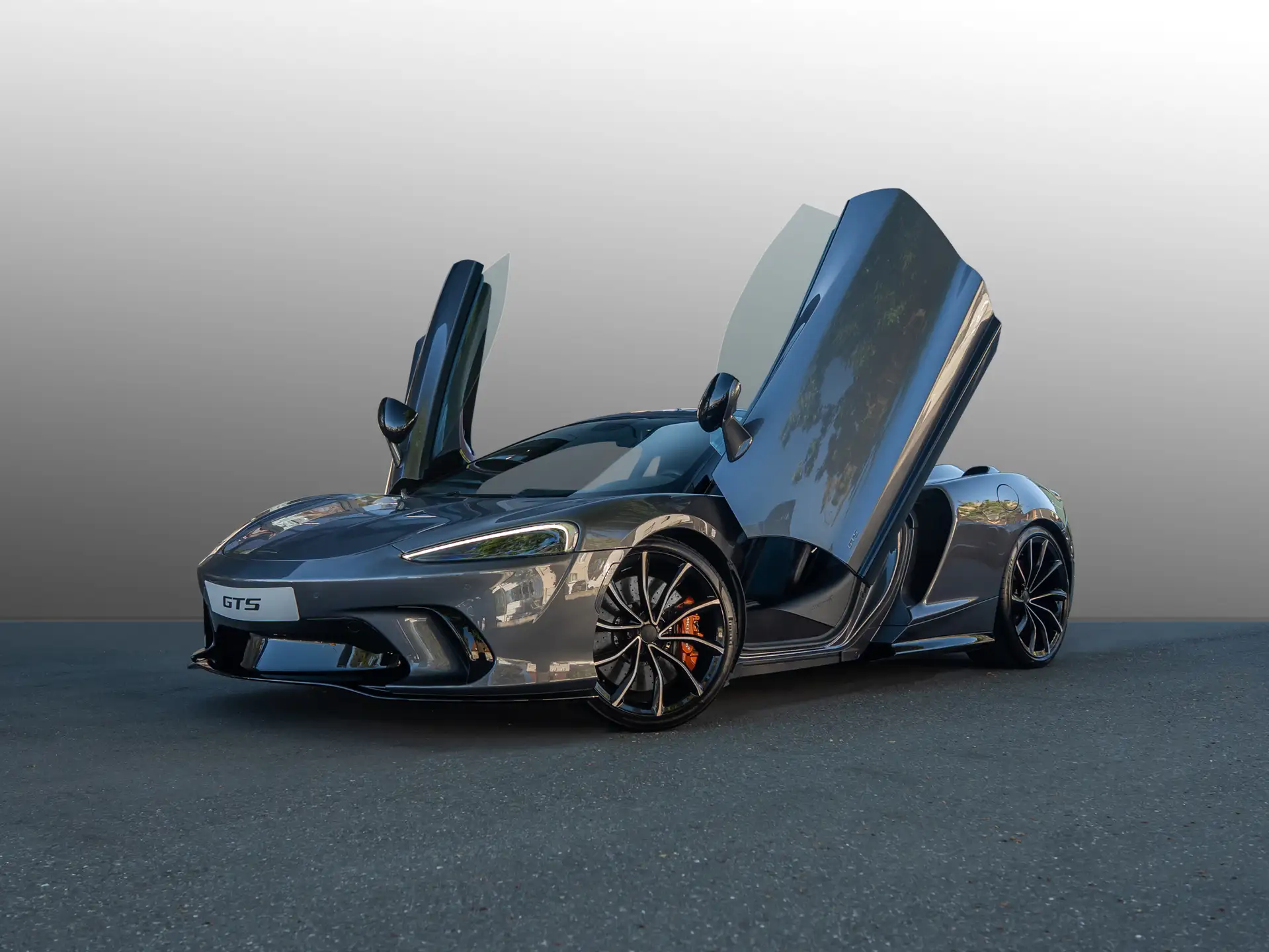 맥라렌 GTS 2025 건메탈 사진 8