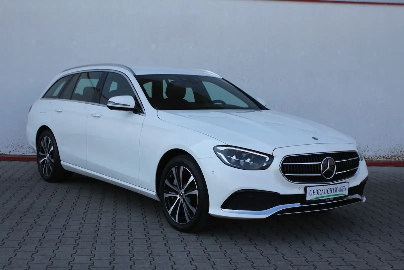 Mercedes-Benz E 300 de T 4MATIC EQ Plug-In Hybrid AHK ACC 23P White - 1