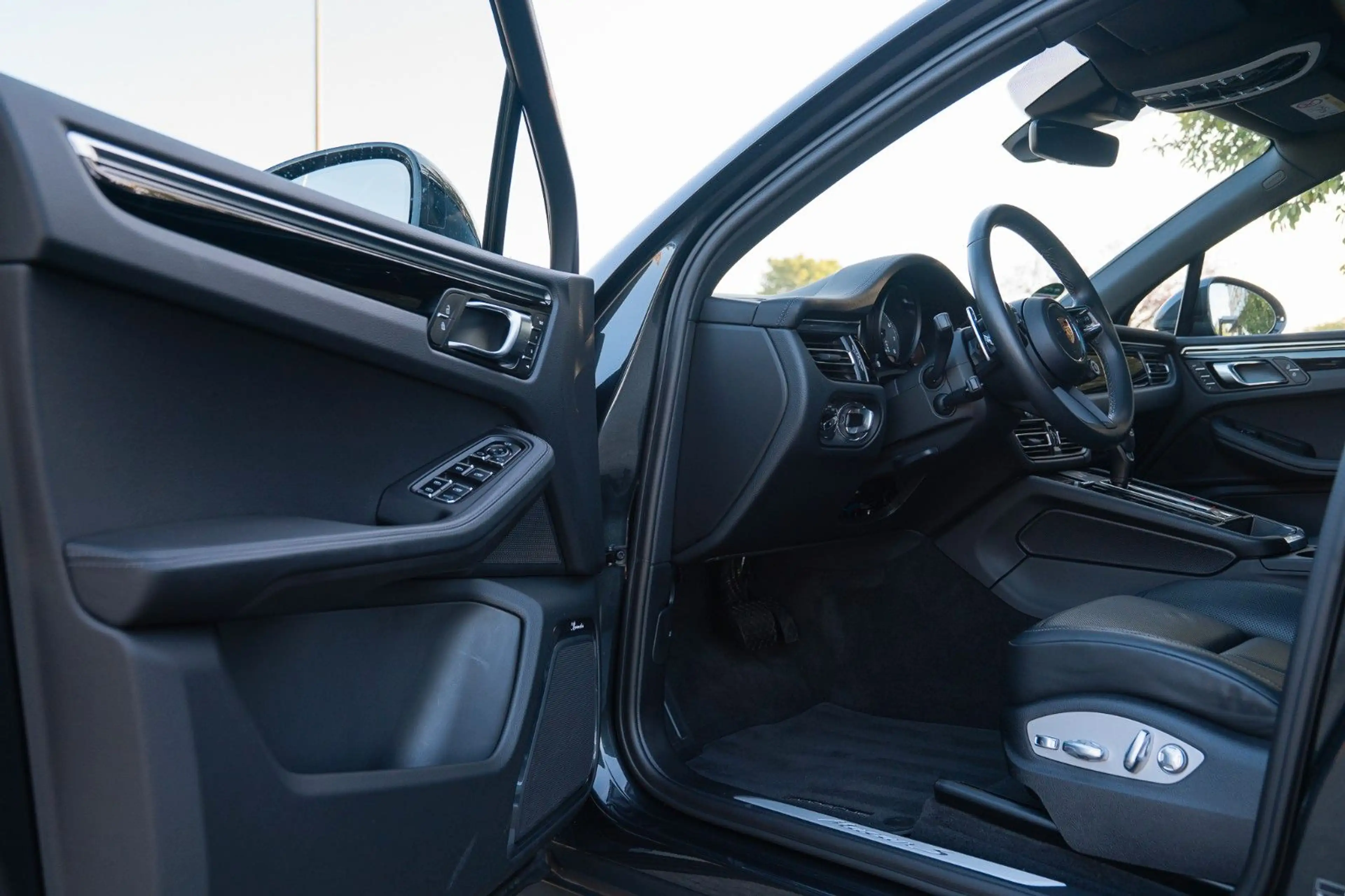 Porsche Macan S — photo 8