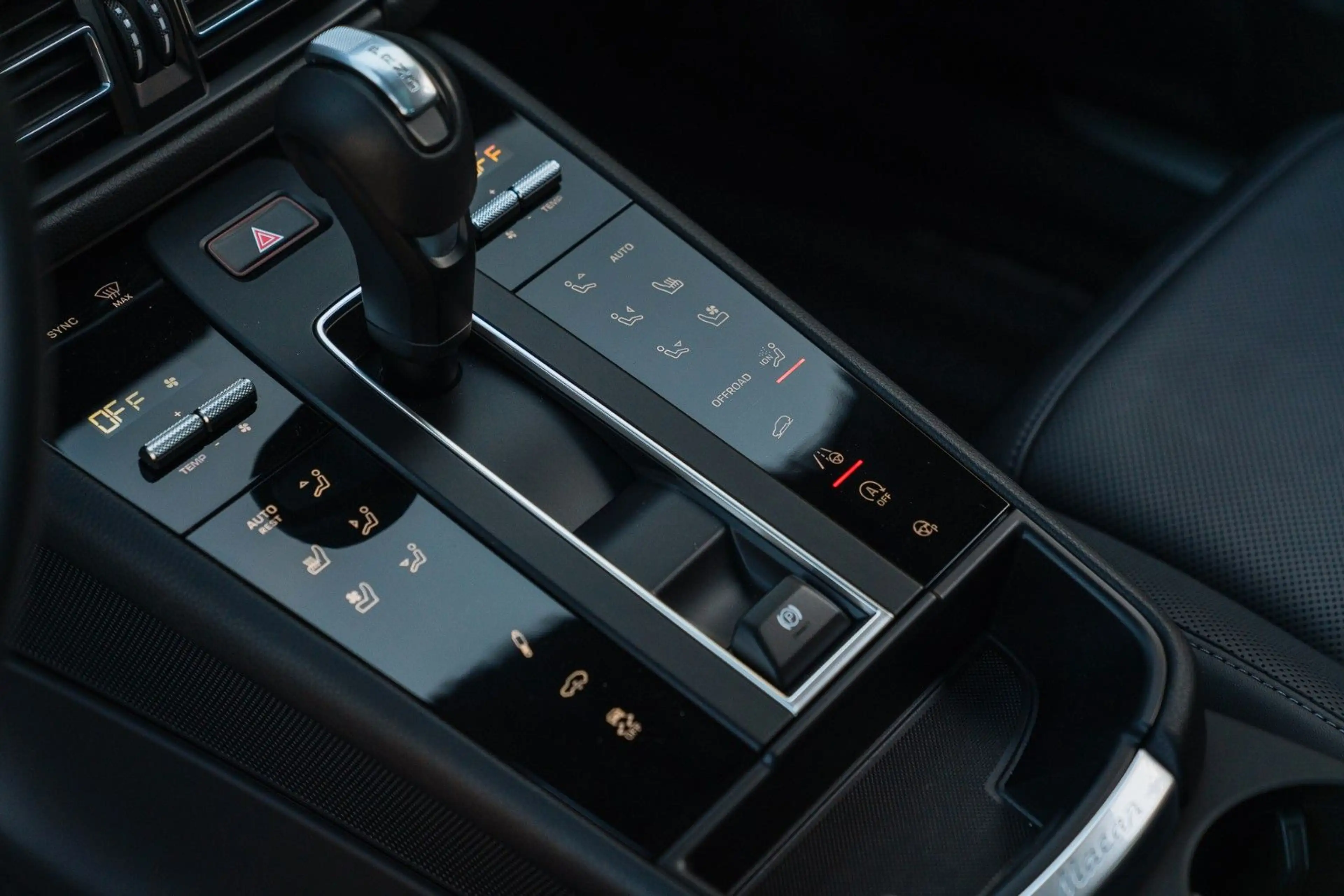 Porsche Macan S — photo 14
