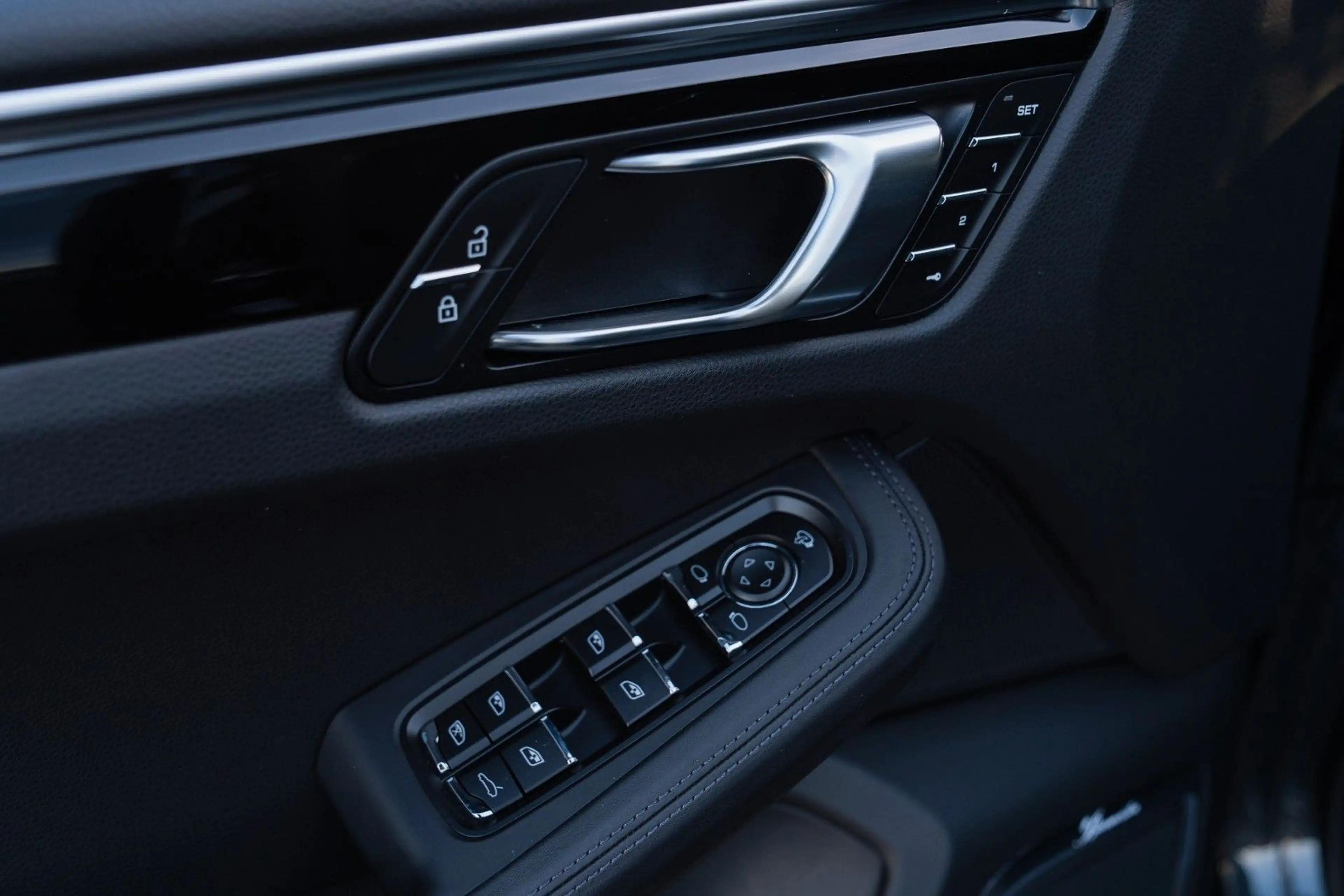 Porsche Macan S — photo 11