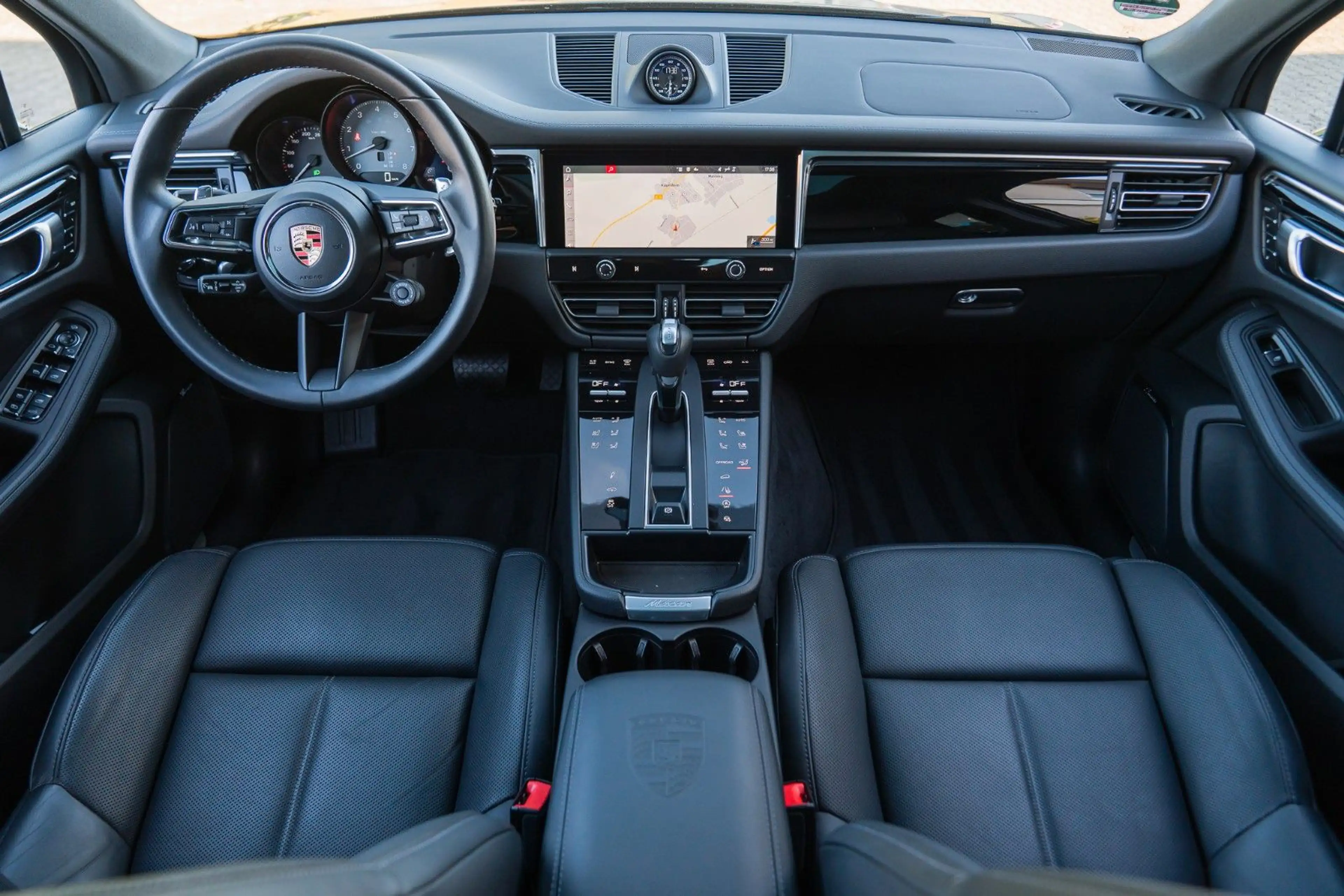 Porsche Macan S — photo 12