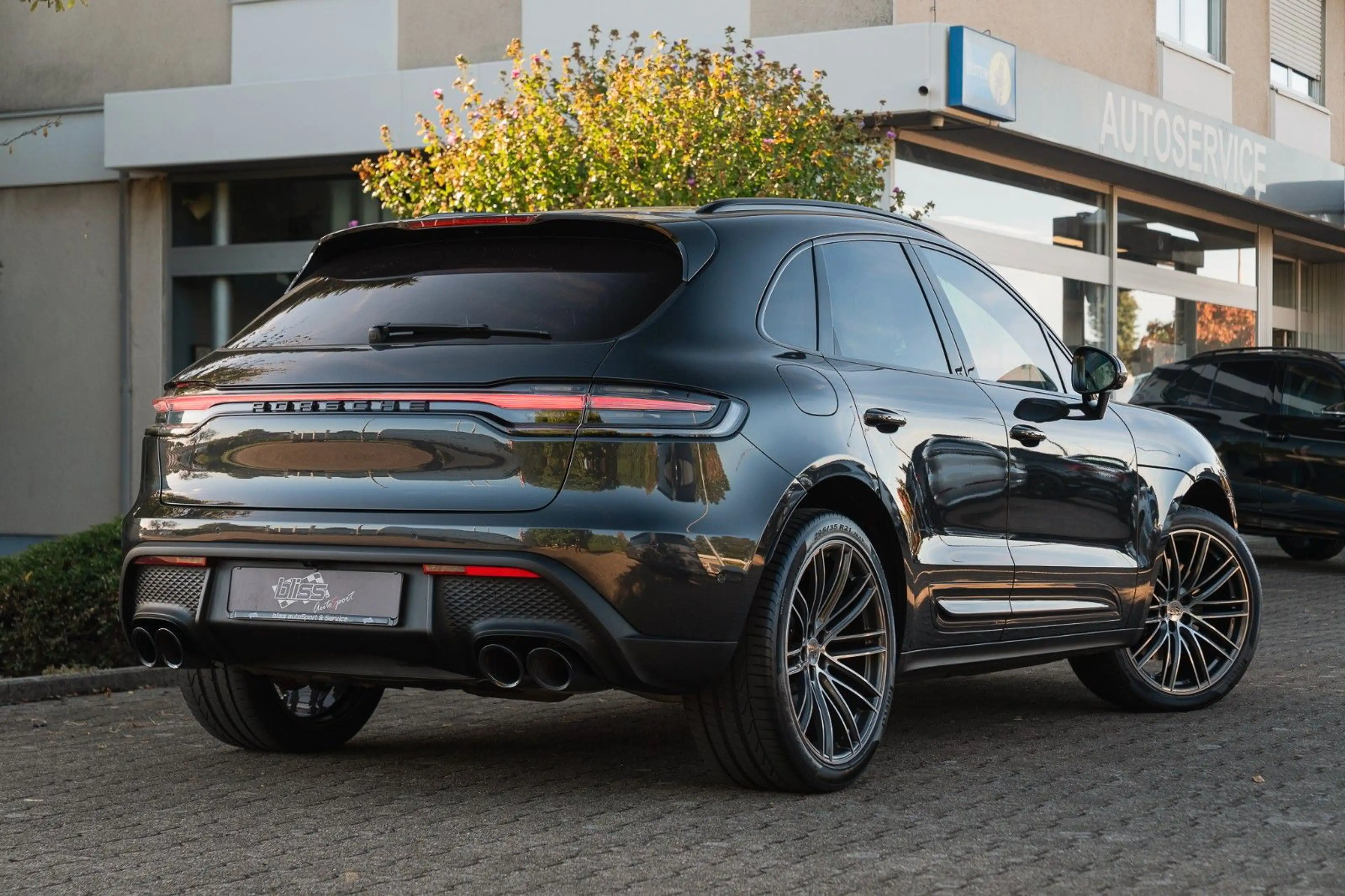 Porsche Macan S — photo 3