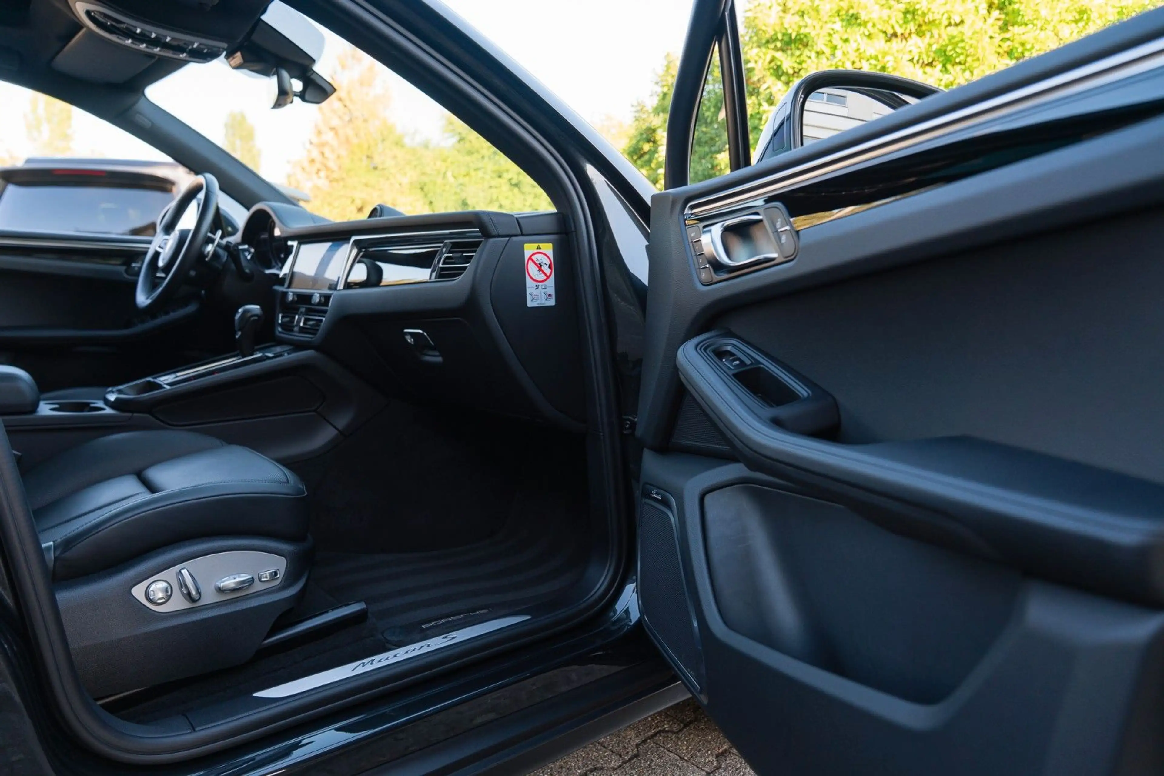 Porsche Macan S — photo 9