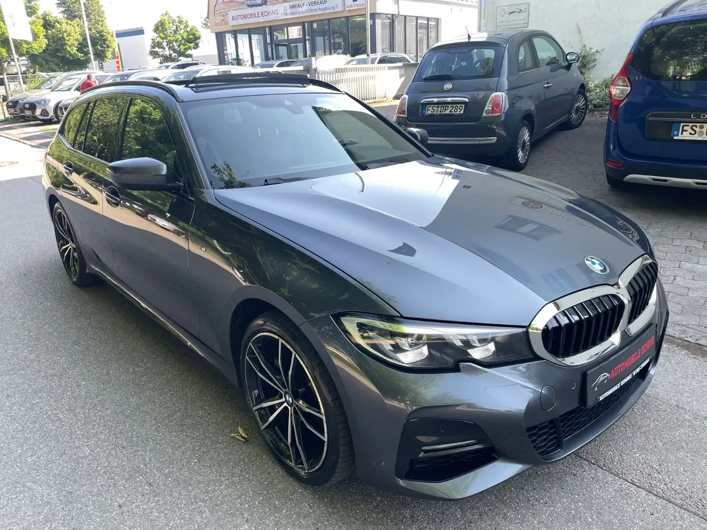 BMW 320 i e xDrive M Sport*Pano*Harman Kardon*Nav*Kam Grau - 2