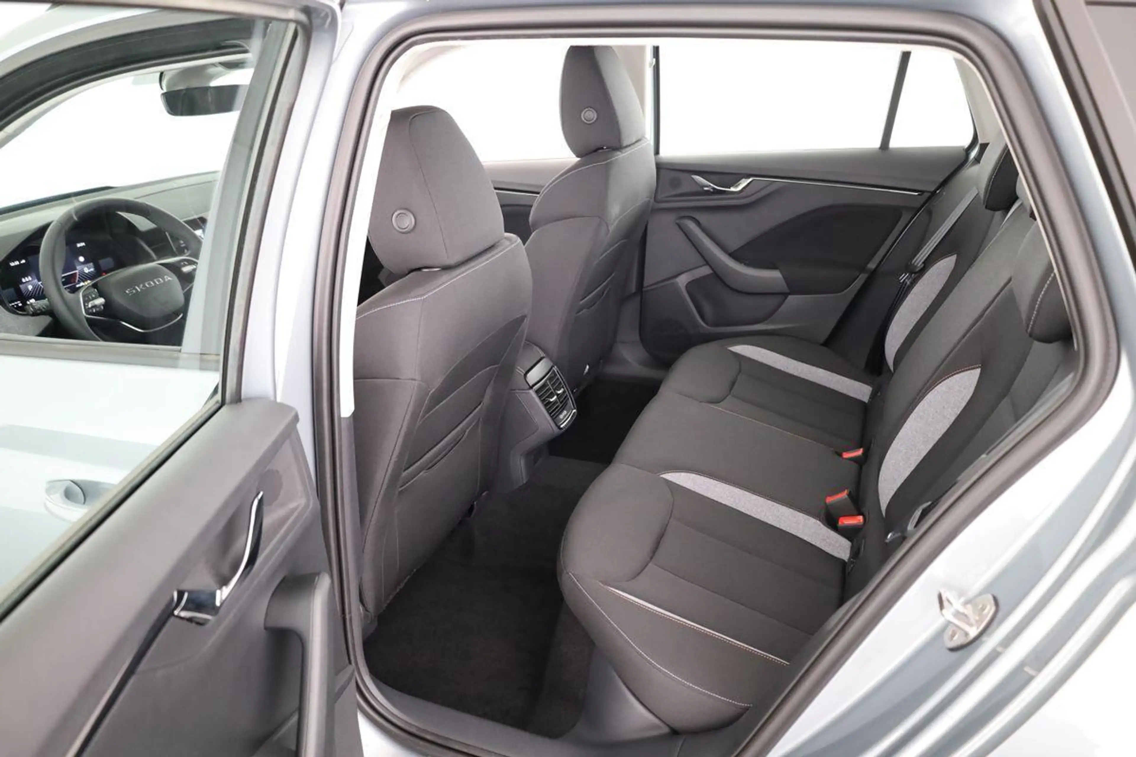 Skoda Kamiq Selection 1.5 TSI DSG Selection, LED, Kamera, 1... — photo 11