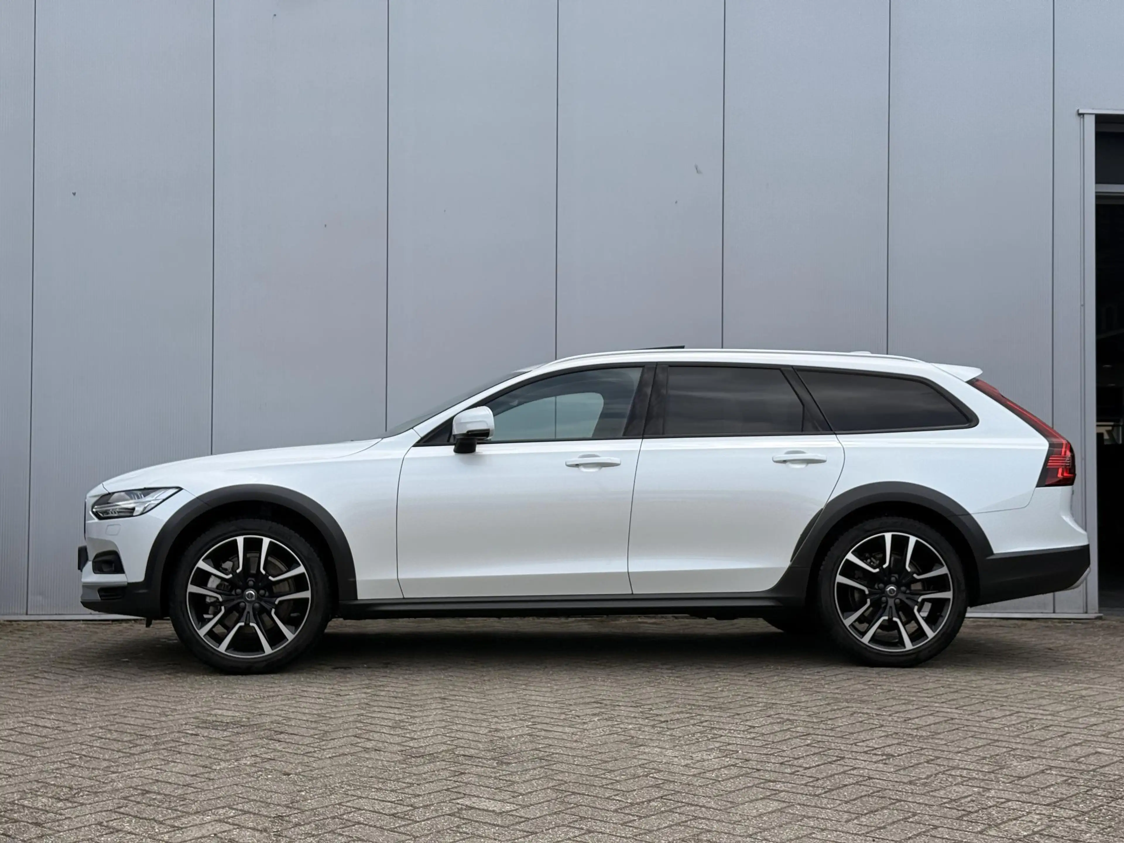 Volvo V90 Cross Country B5 AWD AUT8 250PK Plus | Panoramadak | Harman Kard — photo 7