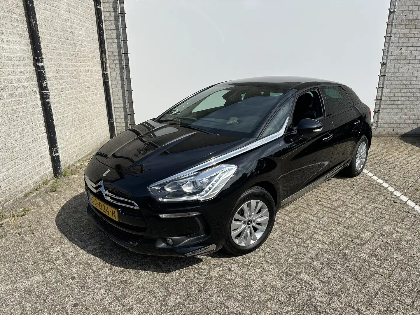 Citroen DS5 1.6 THP Business Executive | Achteruitrijcamera | Černá - 1