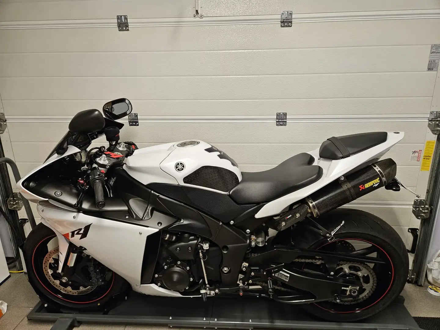 Yamaha YZF-R1 Білий - 2