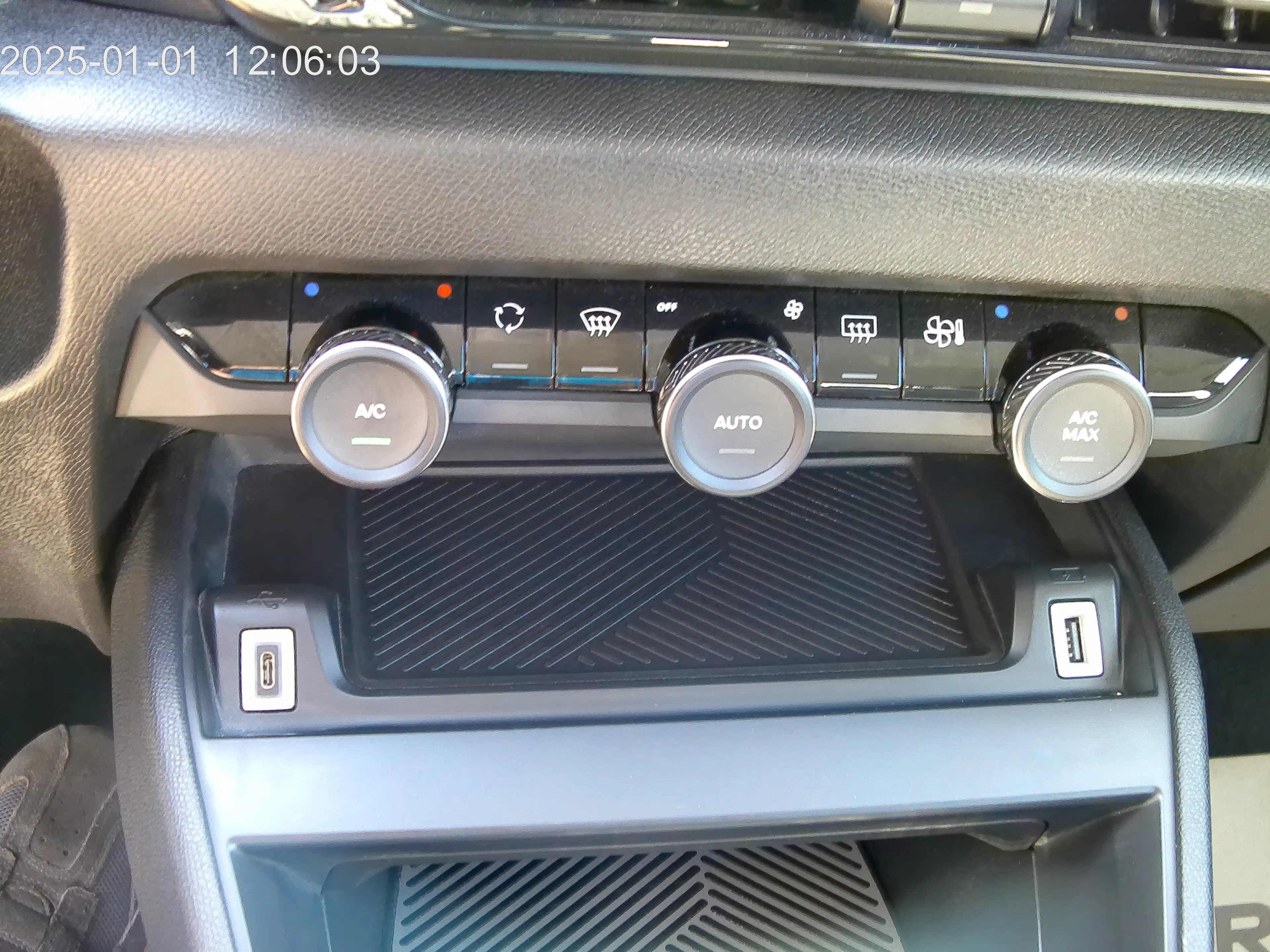 Citroen C4 X Feel Pack — photo 14