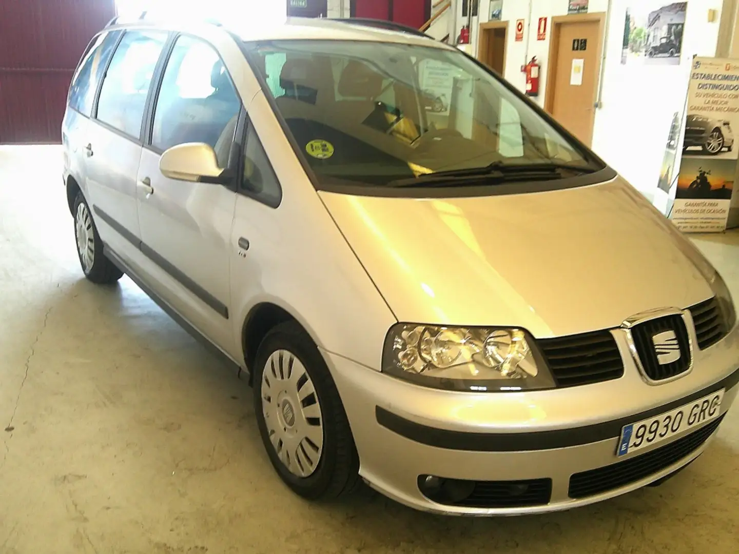 SEAT Alhambra 2.0TDi Ecomotive Gris - 2