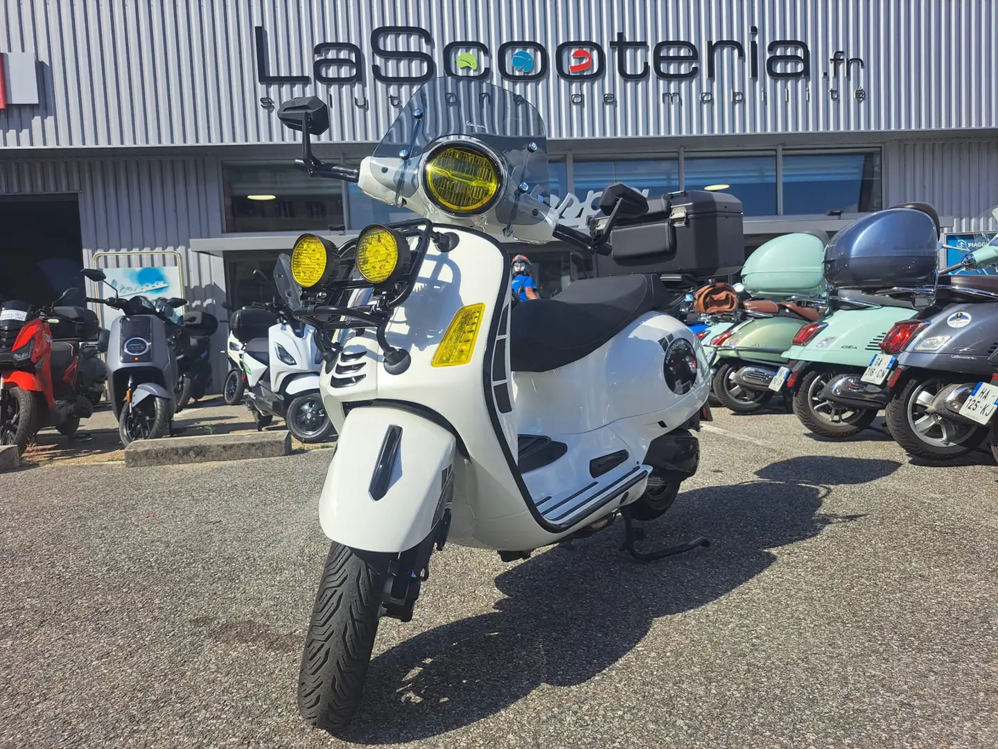 Vespa GTS 300 Blanc - 1