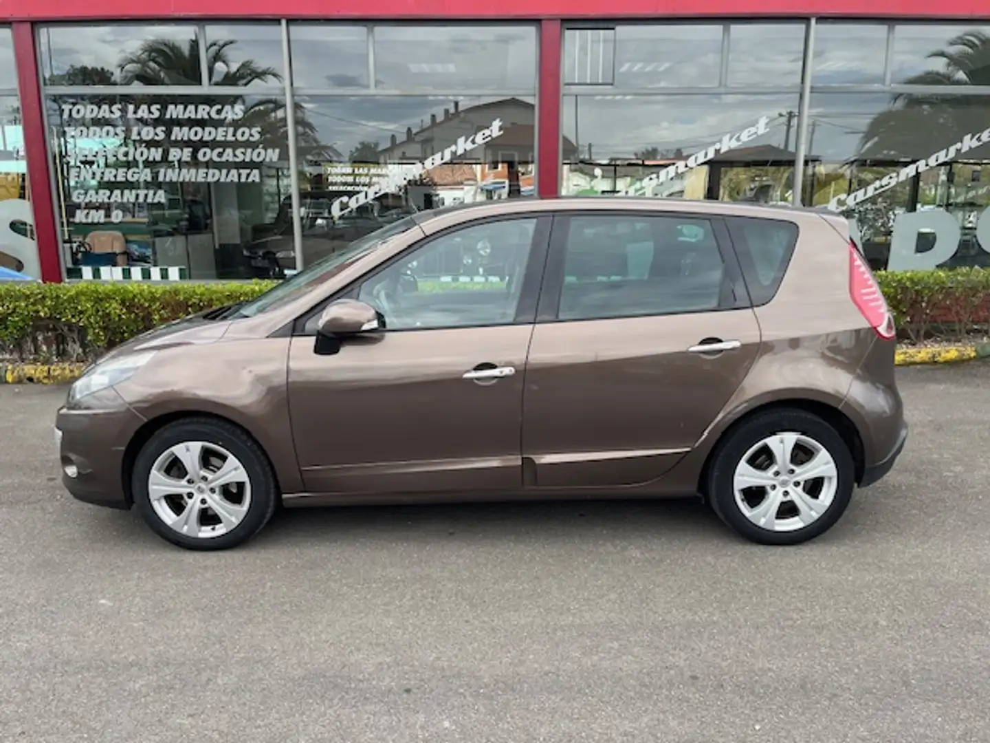 Renault Scenic 1.5dCi Dynamique 105 Marrón - 2