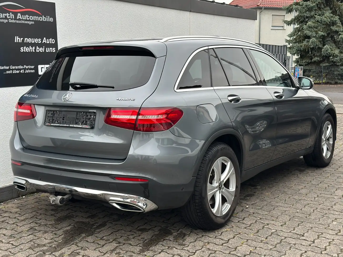 Mercedes-Benz GLC 250 d 4Matic AMG Leder Pano AHK Navi HUD ACC LED Shzg Grau - 2