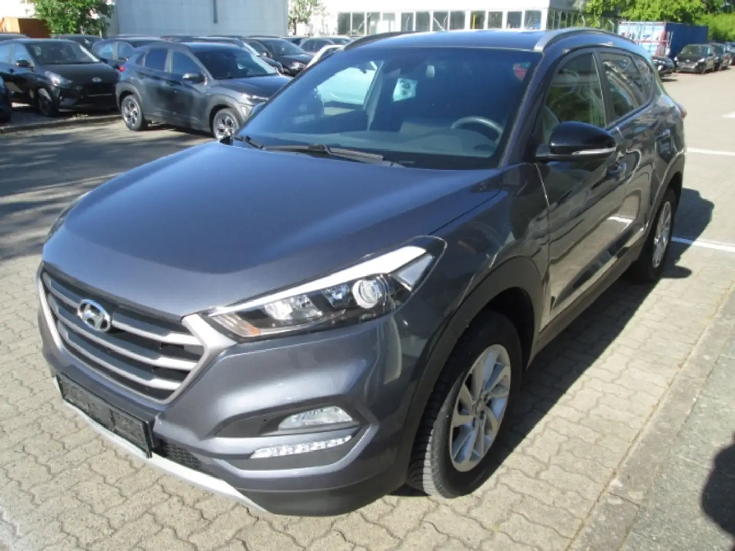 Hyundai TUCSON blue Passion 2WD 1.6 AHK Navi DAB Grau - 2