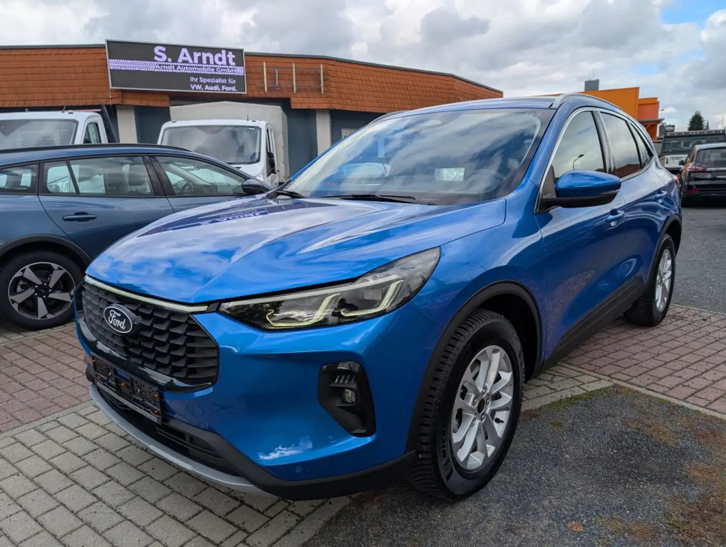 Ford Kuga 1.5 BENZIN 186PS Autom TITANIUM LEDMatrix AHK Blau - 2