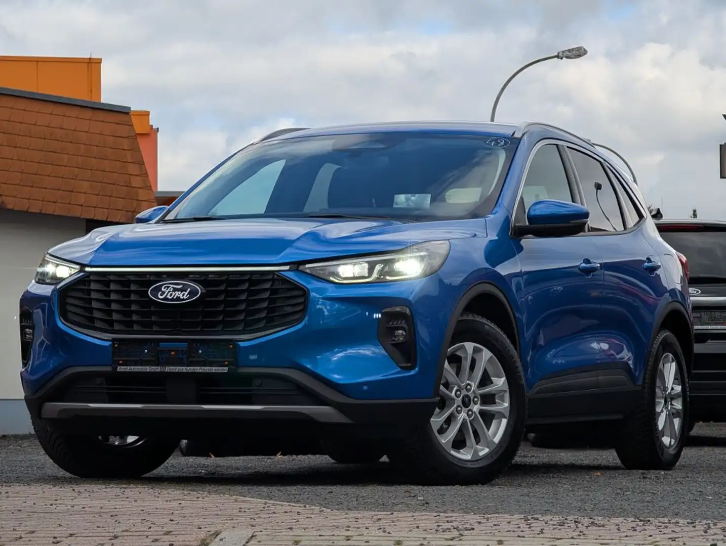 Ford Kuga 1.5 BENZIN 186PS Autom TITANIUM LEDMatrix AHK Blau - 1