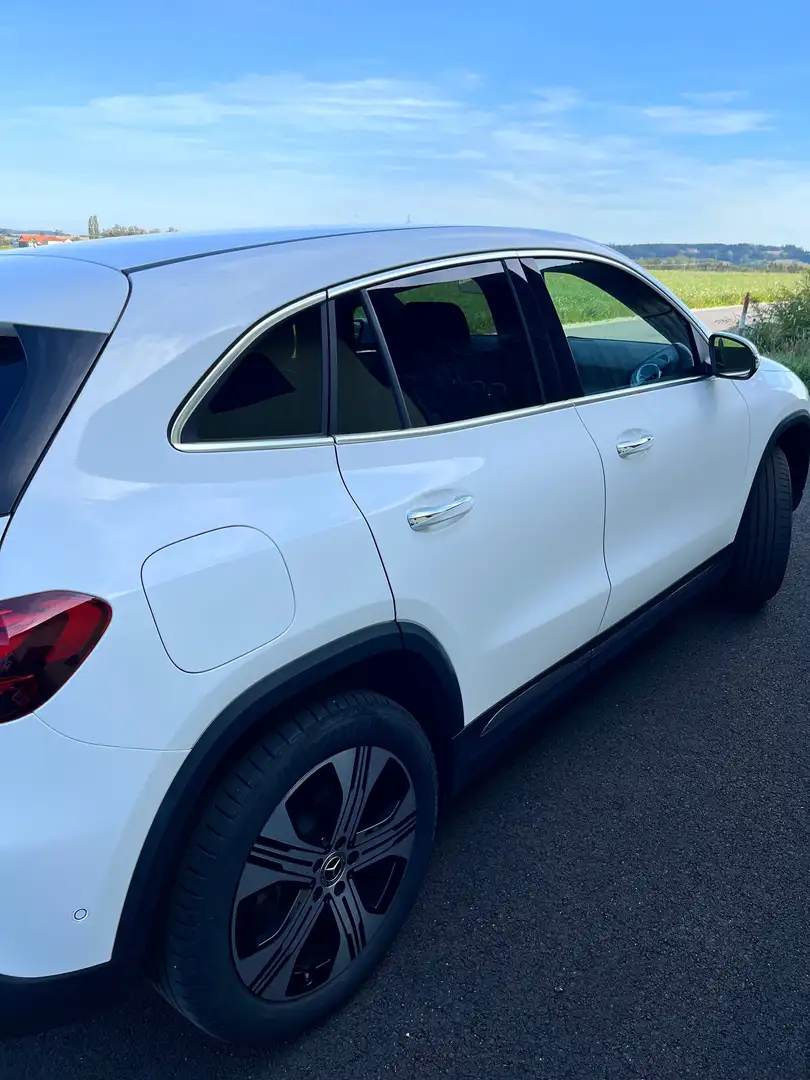Mercedes-Benz EQA 250 EQA 250  70,5kWh Aut. Weiß - 1