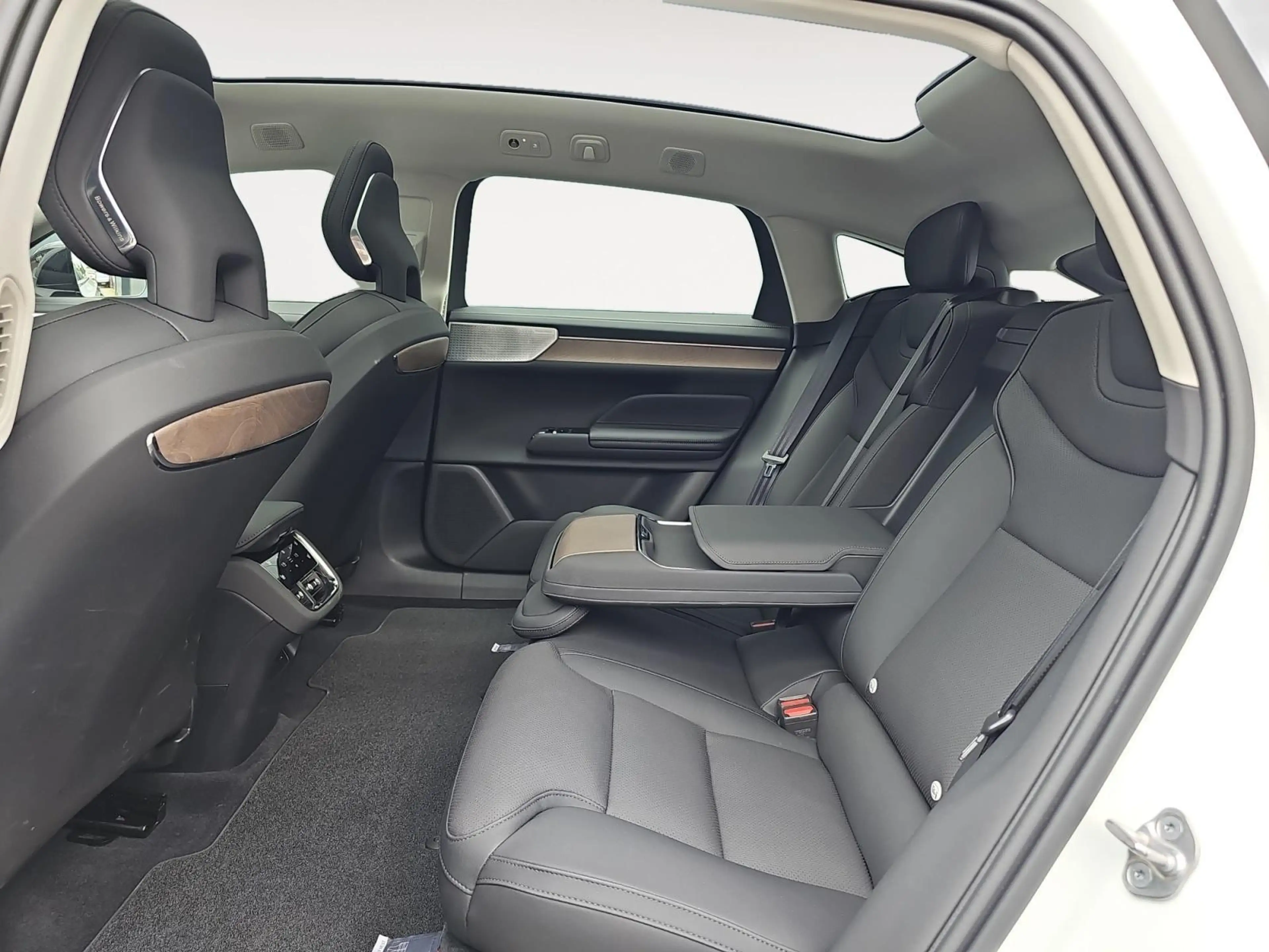 Volvo ES90 Single Motor Extended Range Ultra 92 kWh | Pilot A — photo 7