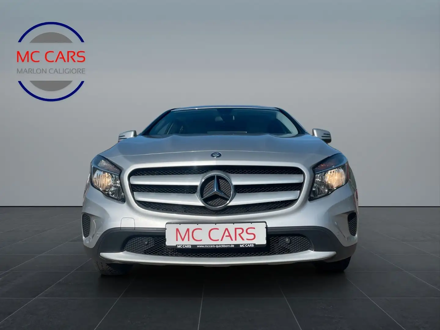 Mercedes-Benz GLA 200 GLA /STANDHEIZUNG/NAVI Silber - 2