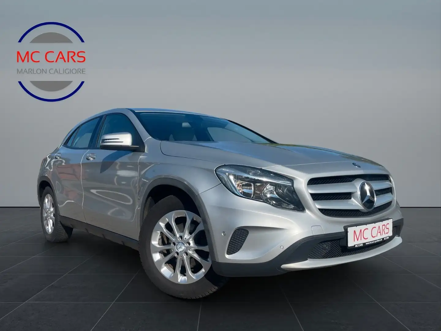 Mercedes-Benz GLA 200 GLA /STANDHEIZUNG/NAVI Silber - 1