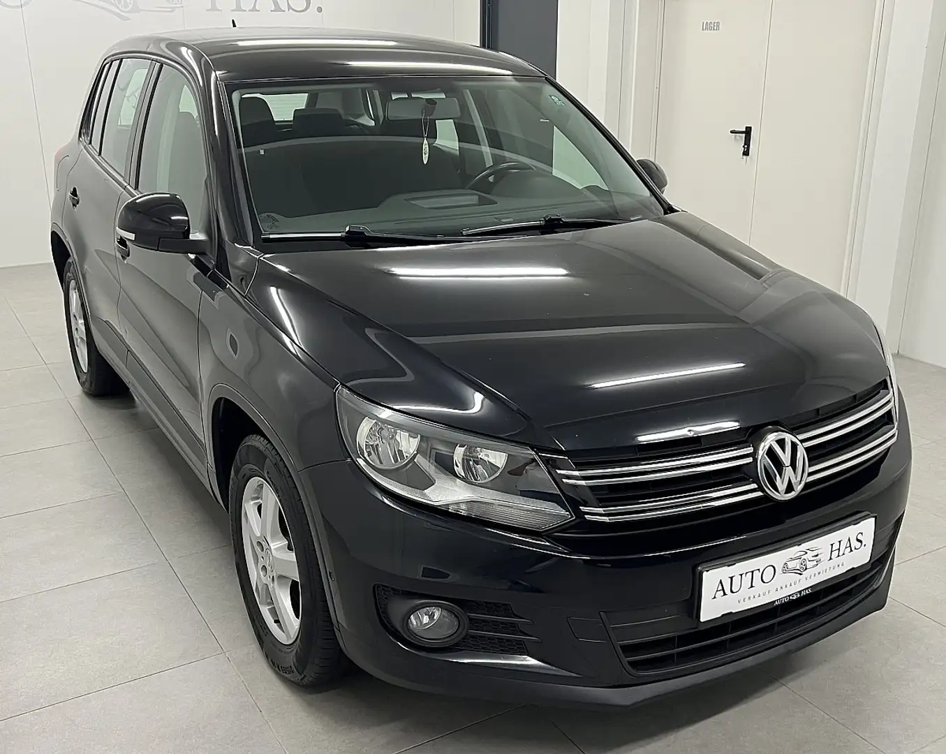 Volkswagen Tiguan 2,0 TDI *Klima*Parksensoren* Schwarz - 1