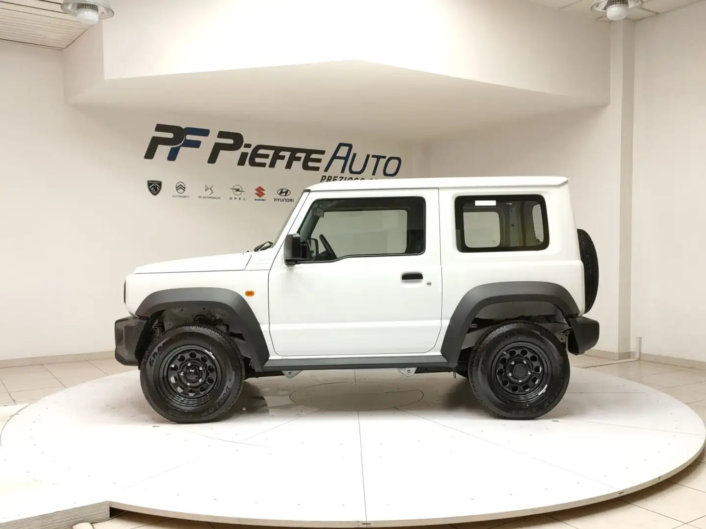 Suzuki Jimny 1.5 5MT PRO (N1) Bílá - 2