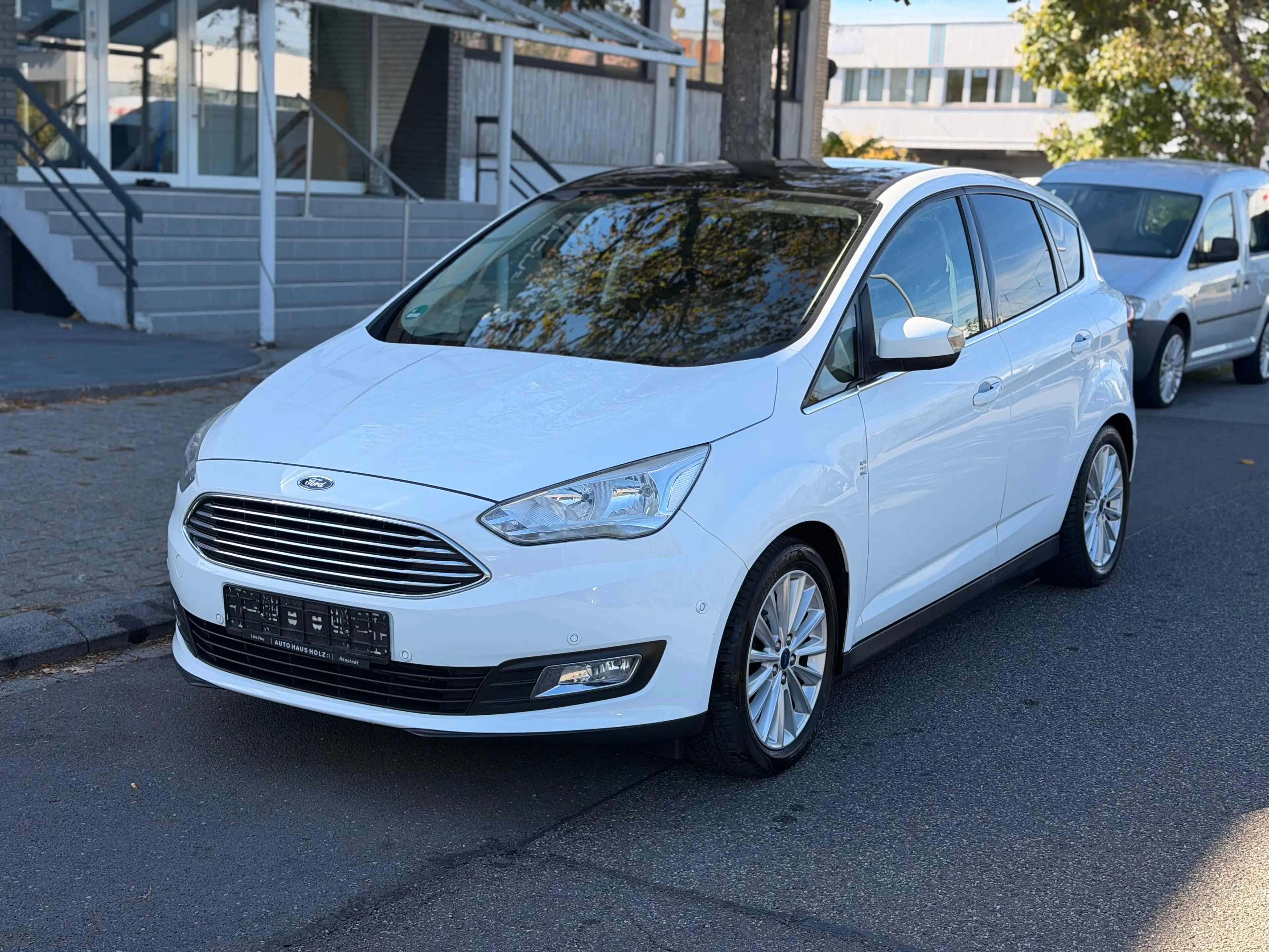 Ford C-Max Titanium/LED/Keyless/Navi/Pano/Neu-Tüv — photo 2