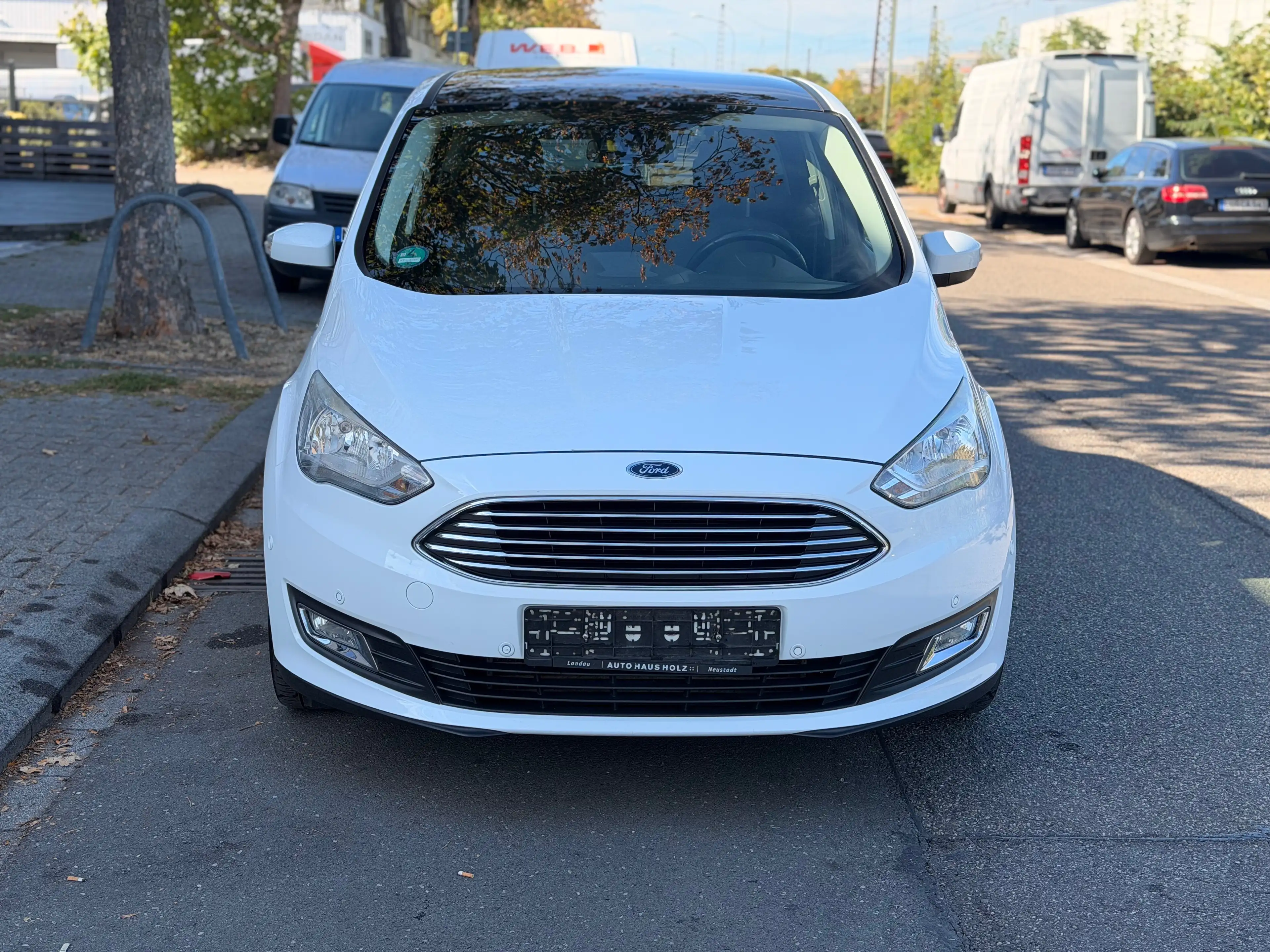 Ford C-Max Titanium/LED/Keyless/Navi/Pano/Neu-Tüv — photo 3