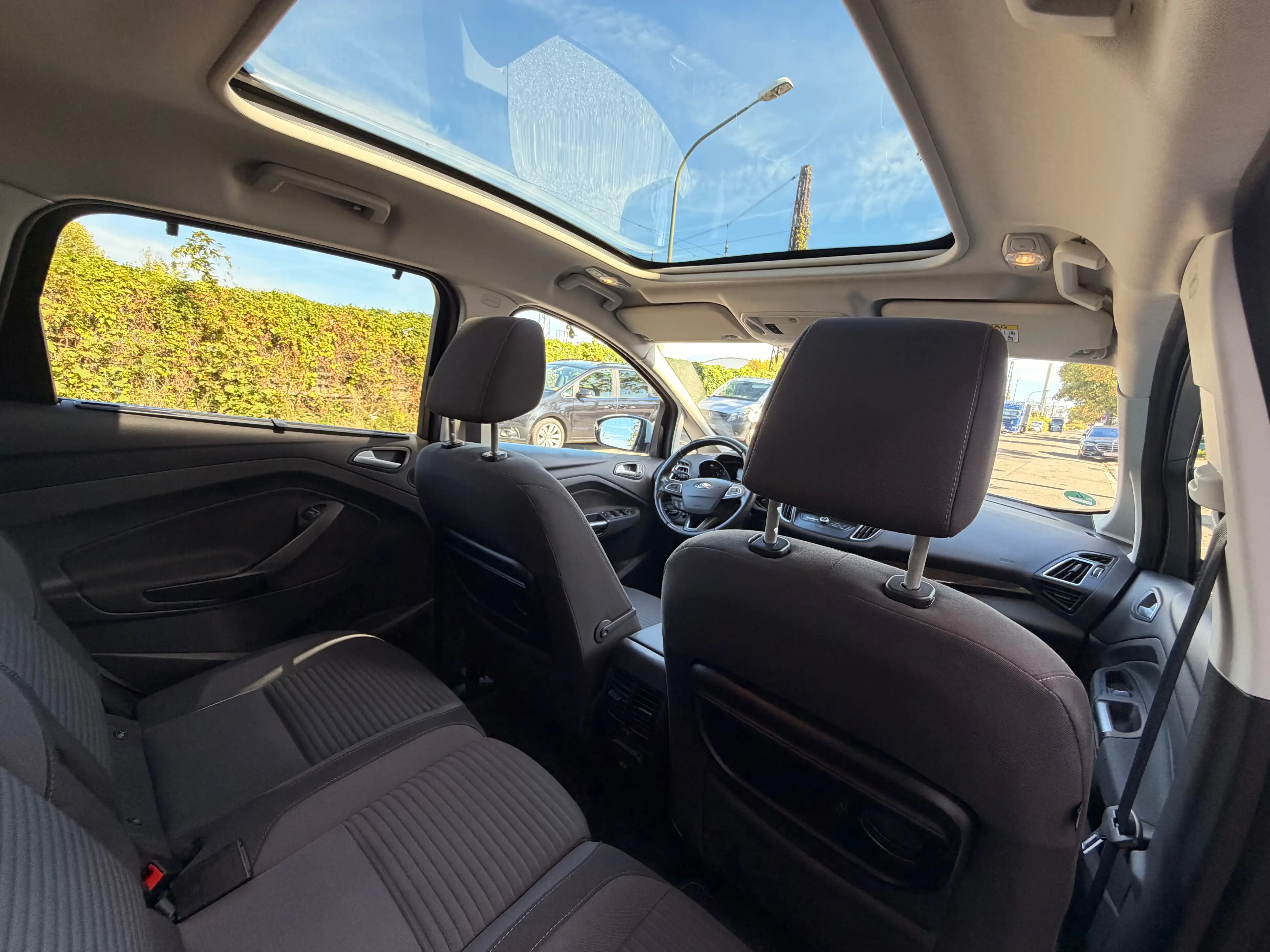 Ford C-Max Titanium/LED/Keyless/Navi/Pano/Neu-Tüv — photo 10