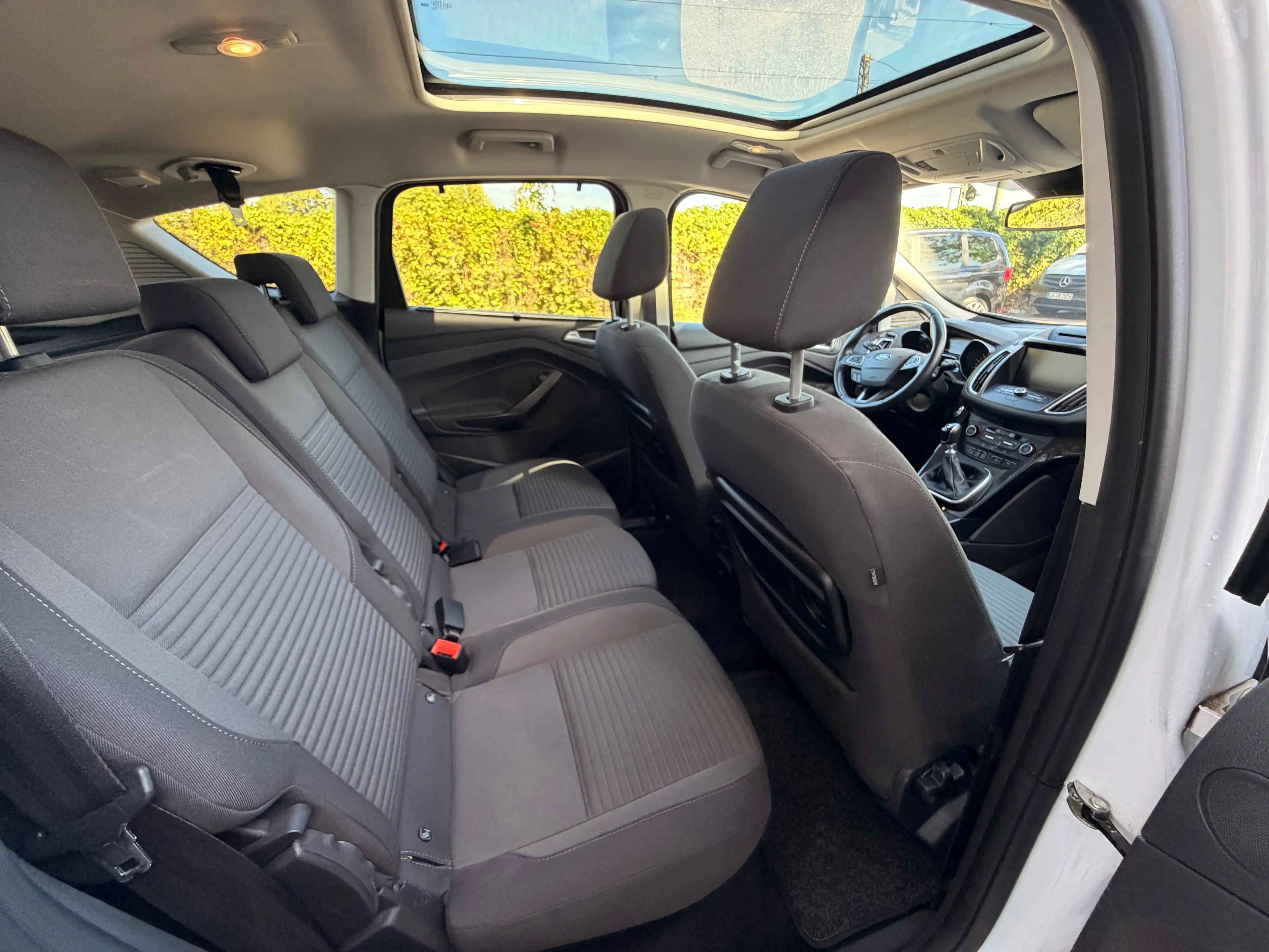 Ford C-Max Titanium/LED/Keyless/Navi/Pano/Neu-Tüv — photo 9