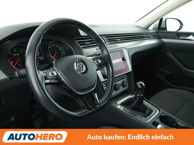 Volkswagen Passat view 11