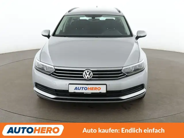 Volkswagen Passat view 9
