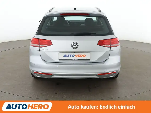 Volkswagen Passat view 5