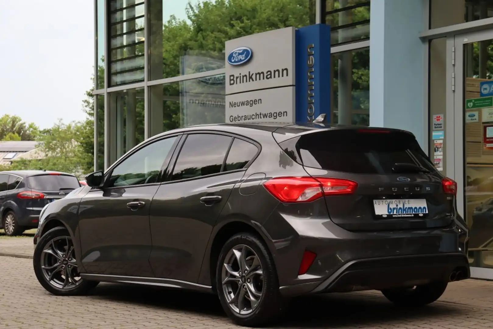 Ford Focus 1.0 EcoBoost Hybrid ST-LINE Grau - 2