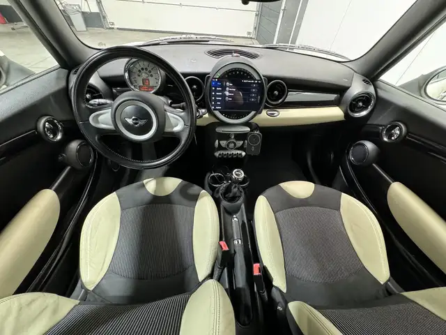 Mini Hatch view 10