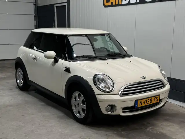 Mini Hatch view 3