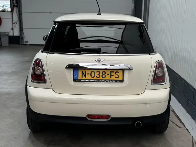 Mini Hatch view 6