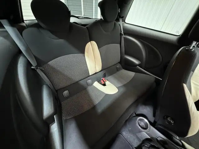 Mini Hatch view 21